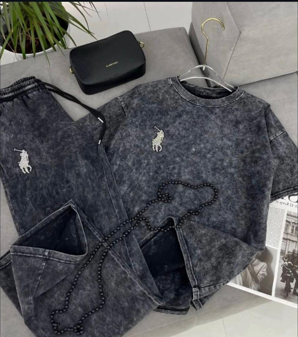 •	Nike noir .Robe femme wax rouge