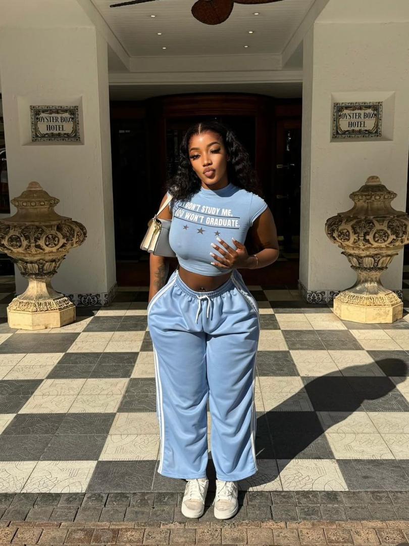 •	Nike noir .Robe femme wax rouge